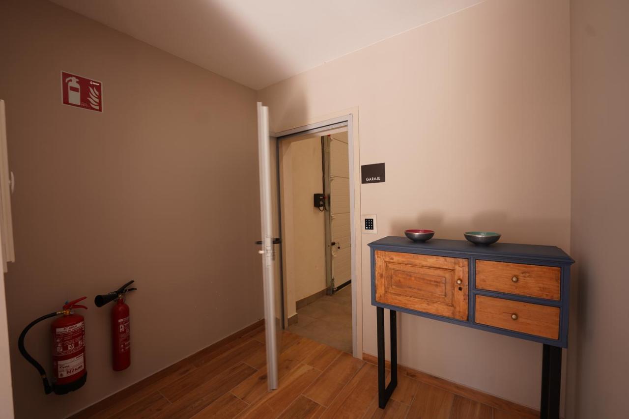 Larrion Hostal - Ostatua ภายนอก รูปภาพ